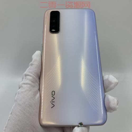 下载51Y游戏中心，开启无尽游戏世界