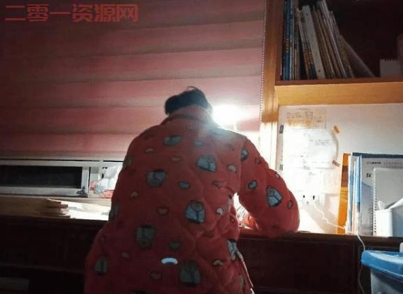 得知开学时间后崩溃，妹妹一夜之间狂补作业